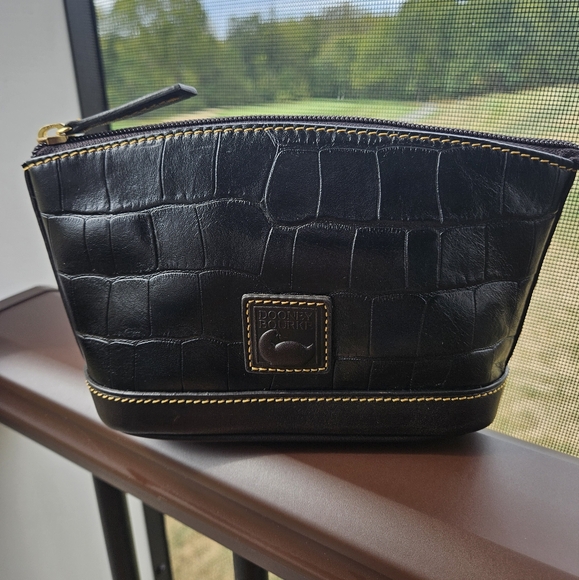 DOONEY & BOURKE CROC EMBOSSED LEATHER COSMETIC CLUTCH - Picture 1 of 10